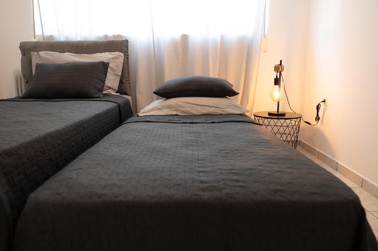 Spacious Apartment Close To The Sea And The City Center Atenas Exterior foto