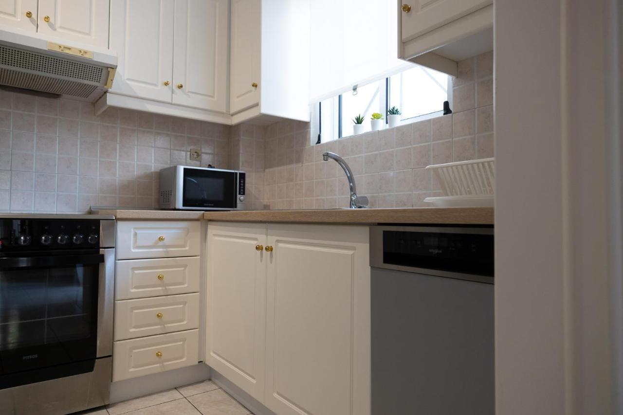 Spacious Apartment Close To The Sea And The City Center Atenas Exterior foto