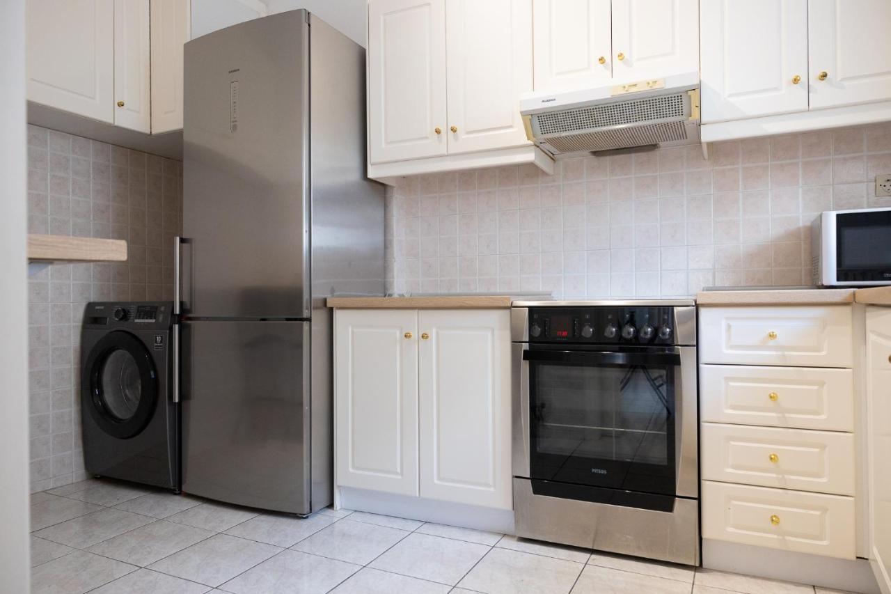 Spacious Apartment Close To The Sea And The City Center Atenas Exterior foto